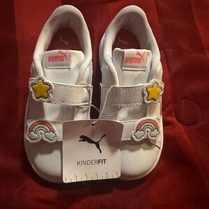 Brand New little girl kids Puma Sneakers. Size 10C.